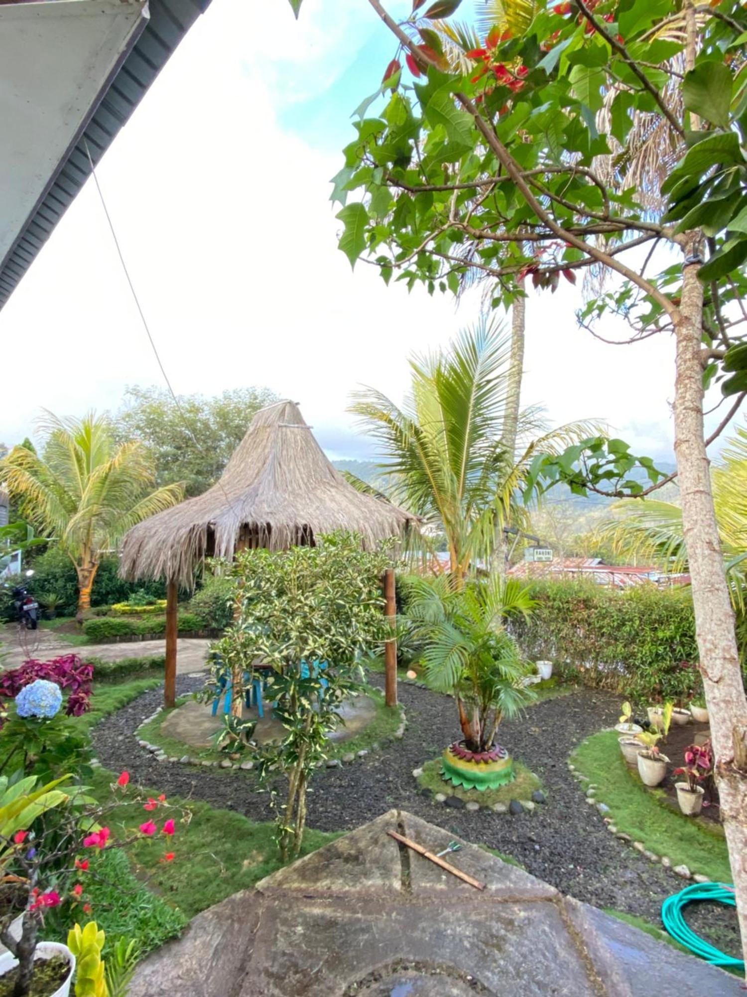 Mahoni Guest House Kelimutu Extérieur photo