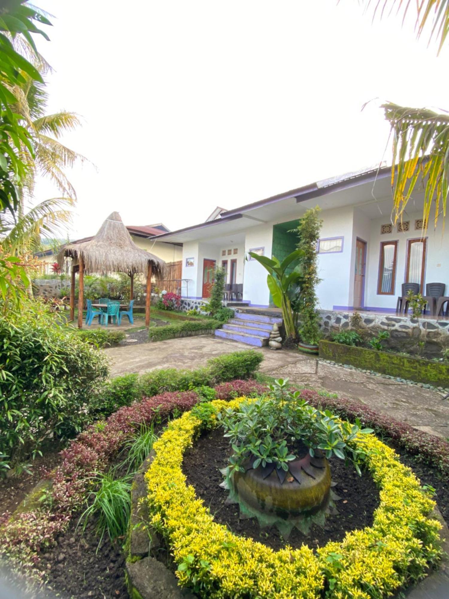 Mahoni Guest House Kelimutu Extérieur photo