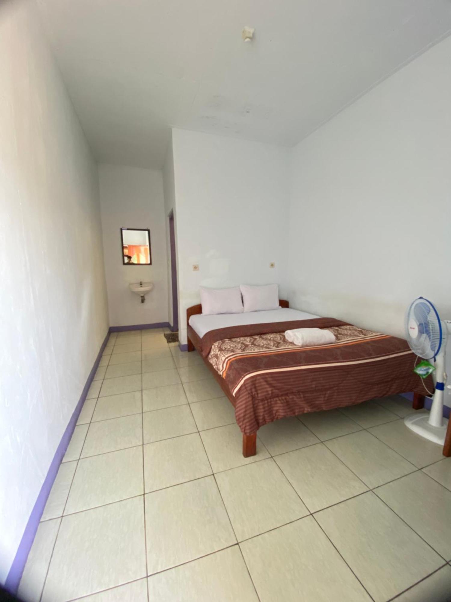 Mahoni Guest House Kelimutu Extérieur photo