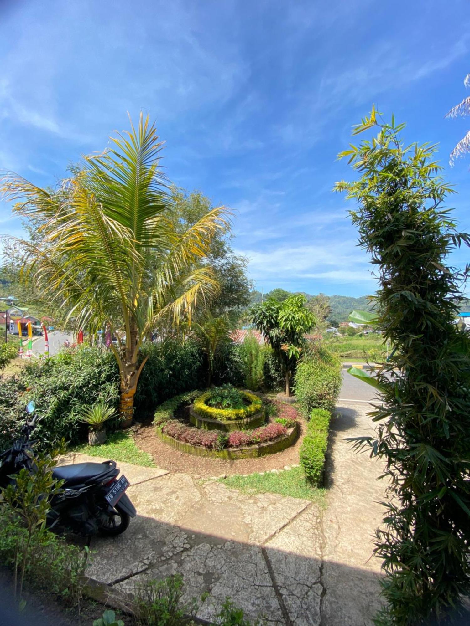 Mahoni Guest House Kelimutu Extérieur photo