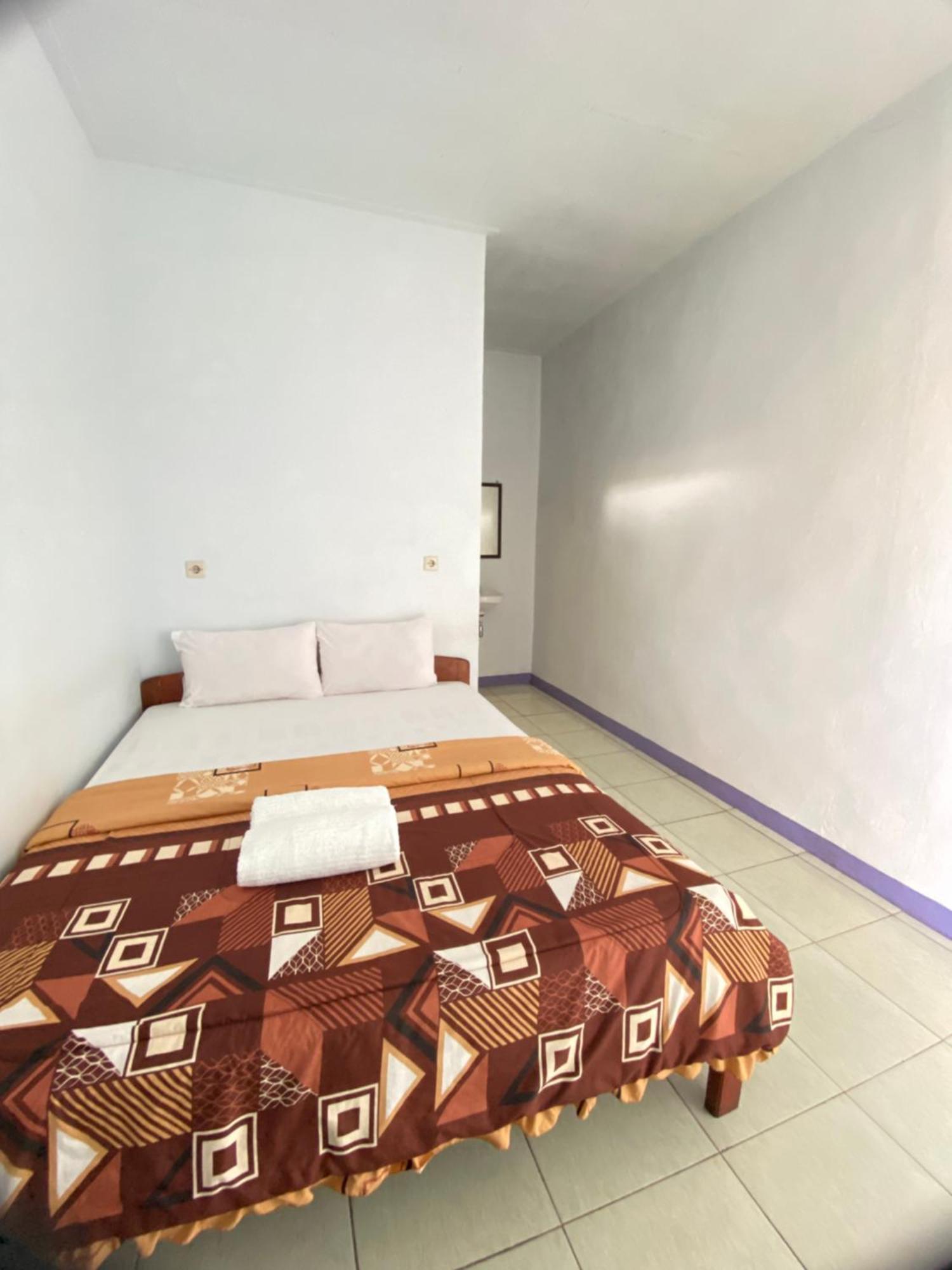 Mahoni Guest House Kelimutu Extérieur photo
